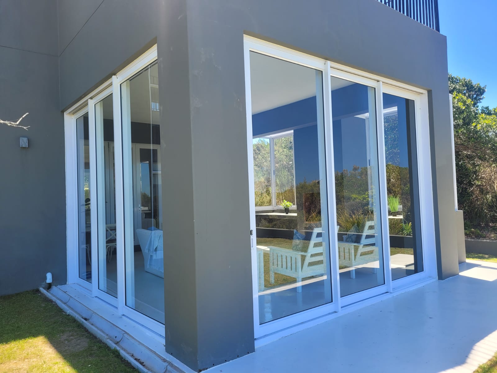 white_sliding_doors_outside